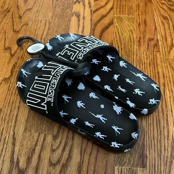 Masters of the Universe Revelation Unisex Slip-Ons Slide Shoes - Picture 2 of 3